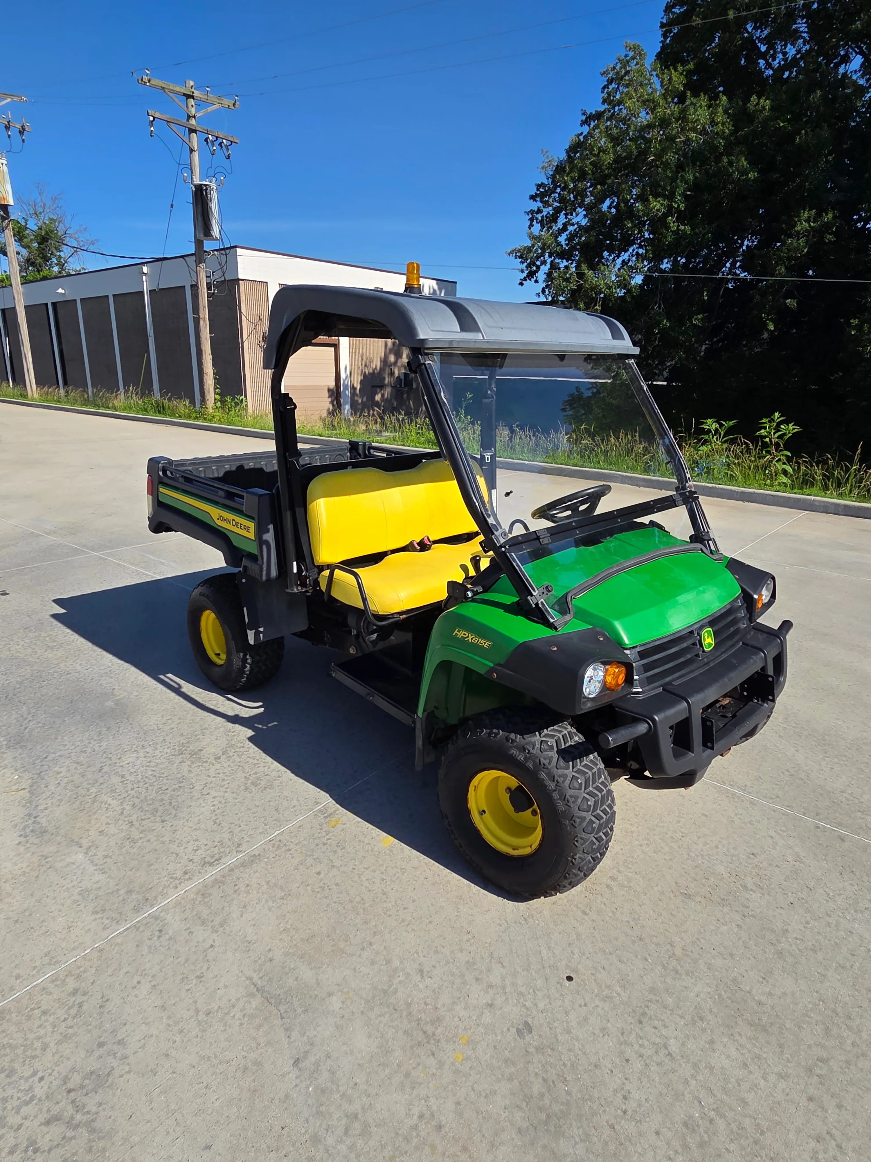 2022 John Deere Gator 815E 4WD