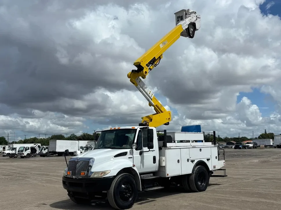 2012 International 4300M7 Altec 40'